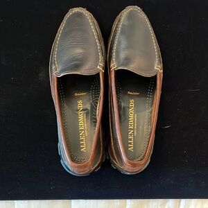 Allen Edmonds slip on loafer 8.5D wonderful condition navy blue dk. Brown trim